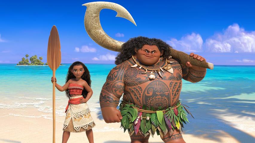 Die Schlagzahl an Animationsfilmen aus dem Hause Disney ist zwar jährlich ziemlich hoch, "Vaiana", das am 20. September bei Netflix erscheint, ist aber nicht einfach ein Film von vielen. 2016 erschien der US-Film in den Kinos und heimste kurze Zeit später gleich zwei Nominierungen für die Oscarverleihung 2017 ein - als "bester Animationsfilm" und für den "besten Song". Das Animationsabenteuer handelt von der Titelfigur Vaiana, die auf einer fiktiven Insel in Polynesien als Tochter des Stammeshäuptlings lebt. Als die Fischer des Stammes aufgrund des Fluchs eines Halbgotts keine Fische mehr finden, muss Vaiana aufs Meer hinaus, um den Halbgott persönlich aufzusuchen und ihrem Volk zu helfen... "Vaiana" heimste großartige Kritiken ein und präsentiert die typischen Disney-Motive von ihrer besten Seite. Es geht um Identität und Selbstfindung, mit trotteligen tierischen Begleitern und einer Menge Wohlfühl-Botschaften. Doch die schlaue und temperamentvolle Heldin leistet wesentlich mehr als die typischen Disney-Prinzessinnen und bringt dem Film viel Frische. Das Ergebnis ist ein bestens unterhaltendes Animations-Märchen für Jung und Alt.
