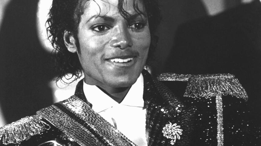 Richtig Fahrt nahm seine Karriere in den 80er Jahren auf. Damals nahm er seinen größten Erfolg auf, die Rekord-Platte "Thriller", für die er zahlreiche Grammys erhielt (Foto).