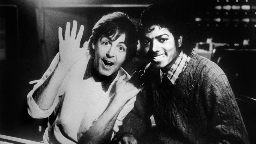 Als selbsternannter "King of Pop" hatte Michael Jackson auch Kontakt zu anderen Stars wie dem britischen Sänger Paul McCartney. 2010 wurde Jackson posthum mit einem Grammy für sein Lebenswerk geehrt, zu Lebzeiten erhielt er 13 der begehrten Musik-Trophäen.