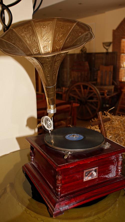 Ein altes Grammophon in der "Fabbrica".