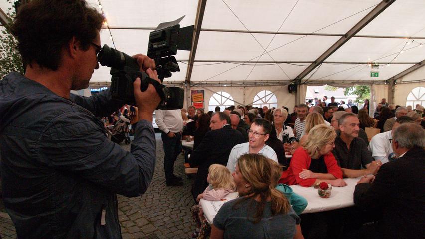 Bieranstich und TroubleX: Höchstadter Altstadtfest eröffnet
