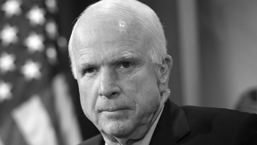 John McCain hatte ein bewegtes Leben. Mehr als 30 Jahre lang saß der Republikaner im US-Senat und kämpfte für seine Ideale. Er starb am 25. August im Alter von 81 Jahren an den Folgen eines aggressiven Hintumors.