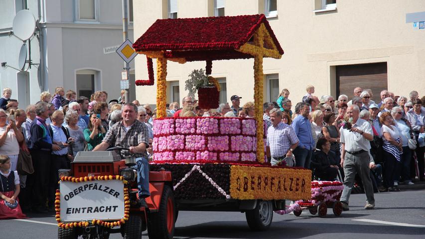 Bunt, bunter, Blumenfest: Röthenbach feiert 80. Jubiläum