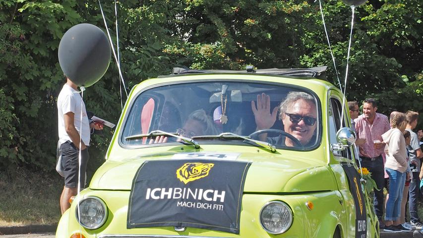 Kirchweihfestzug in Weißenburg: Tolle Oldtimer und kunterbunte Trachten 