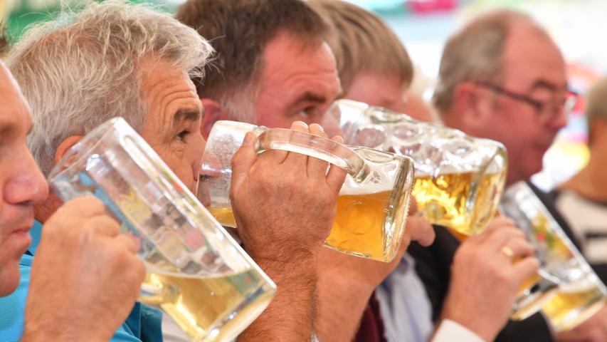 Bier und Brezeln: Polit-Prominenz feiert  beim Frühschoppen 