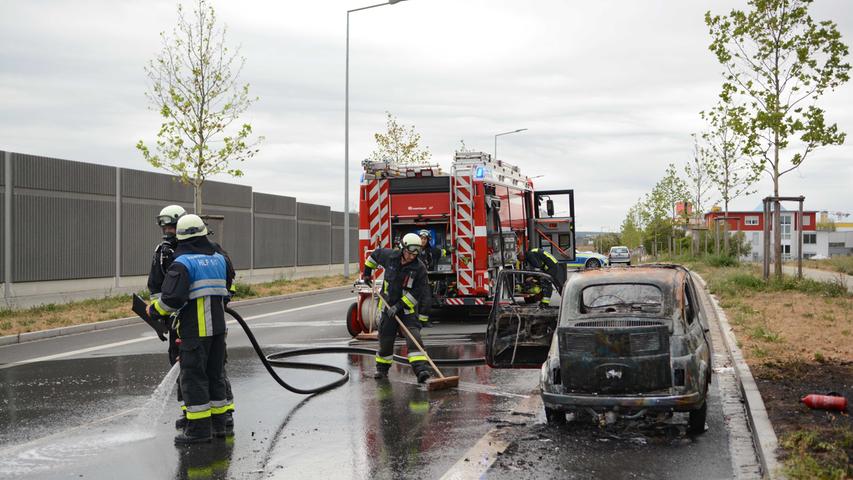Ausgebrannt: Fiat-Oldtimer fängt auf der Höfener Spange Feuer 