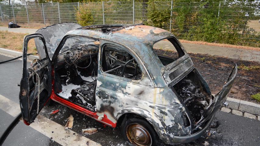 Ausgebrannt: Fiat-Oldtimer fängt auf der Höfener Spange Feuer