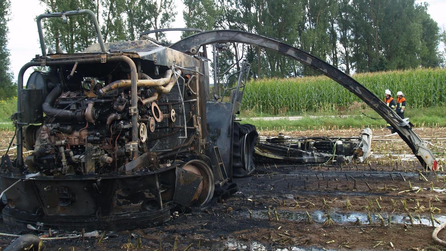 Westheim: Maishäcksler brannte komplett aus