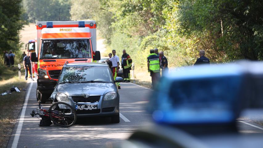 Der Autofahrer aus dem Landkreis Forchheim erlitt einen Schock und wurde ebenfalls vom Notarzt betreut.