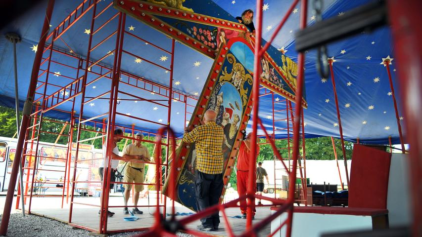 Artisten zu Gast in Neumarkt: Aufbau des Circus Sambesi 