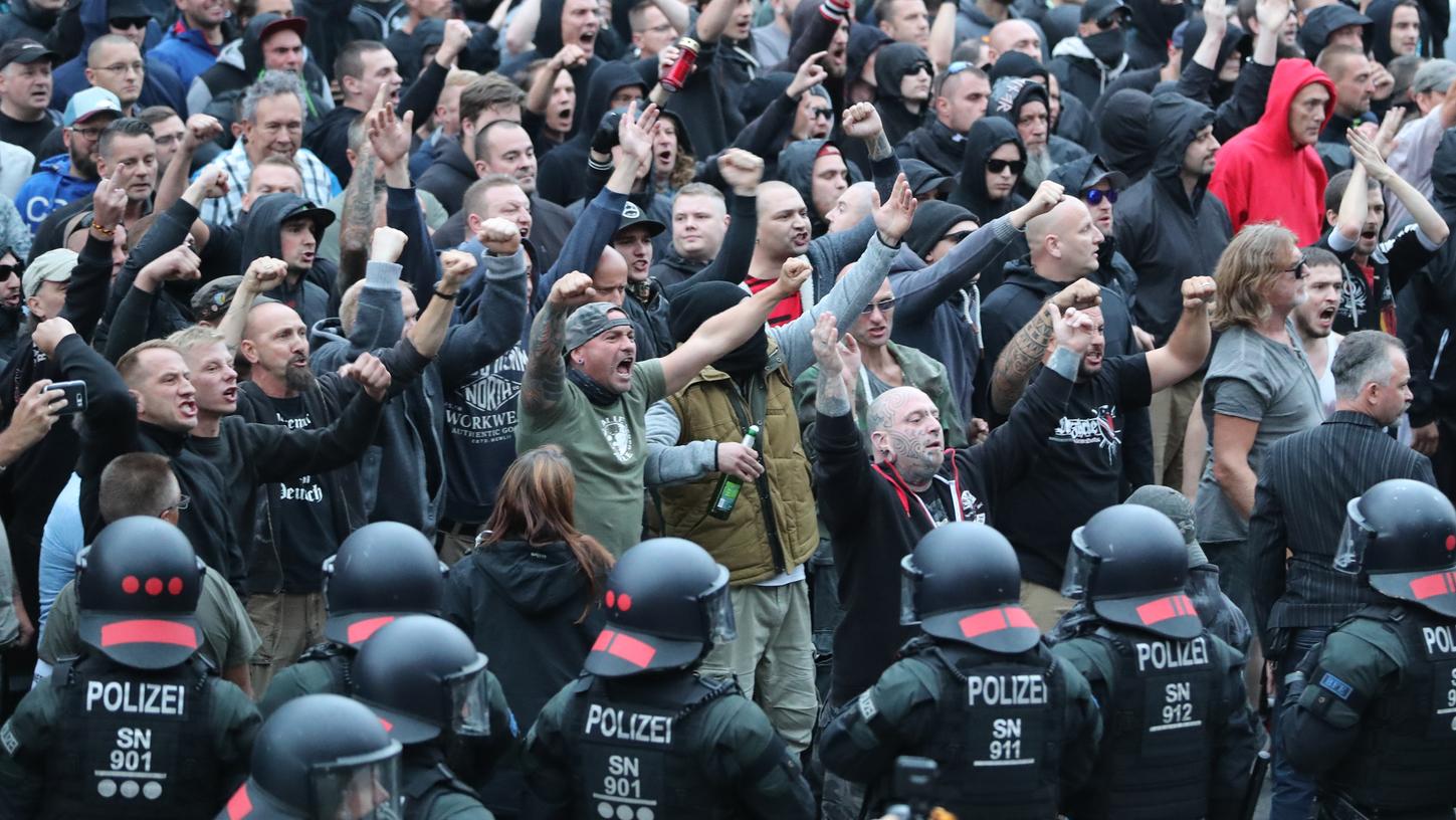 Bei den Kundgebungen in Chemnitz tummelten sich etliche Rechtsextremisten.