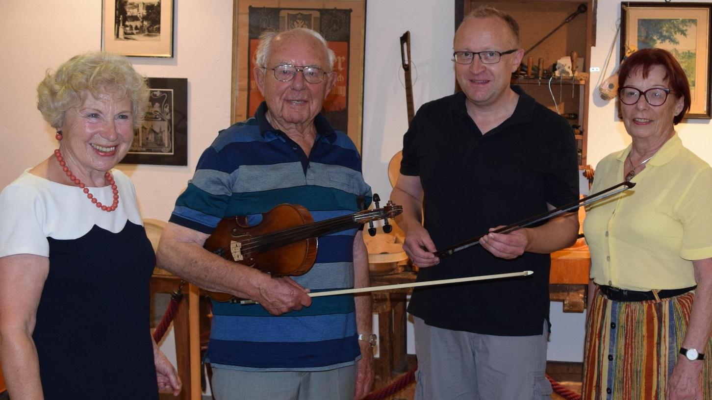 80 Jahre alte Schönbacher Geige im Bubenreutheum