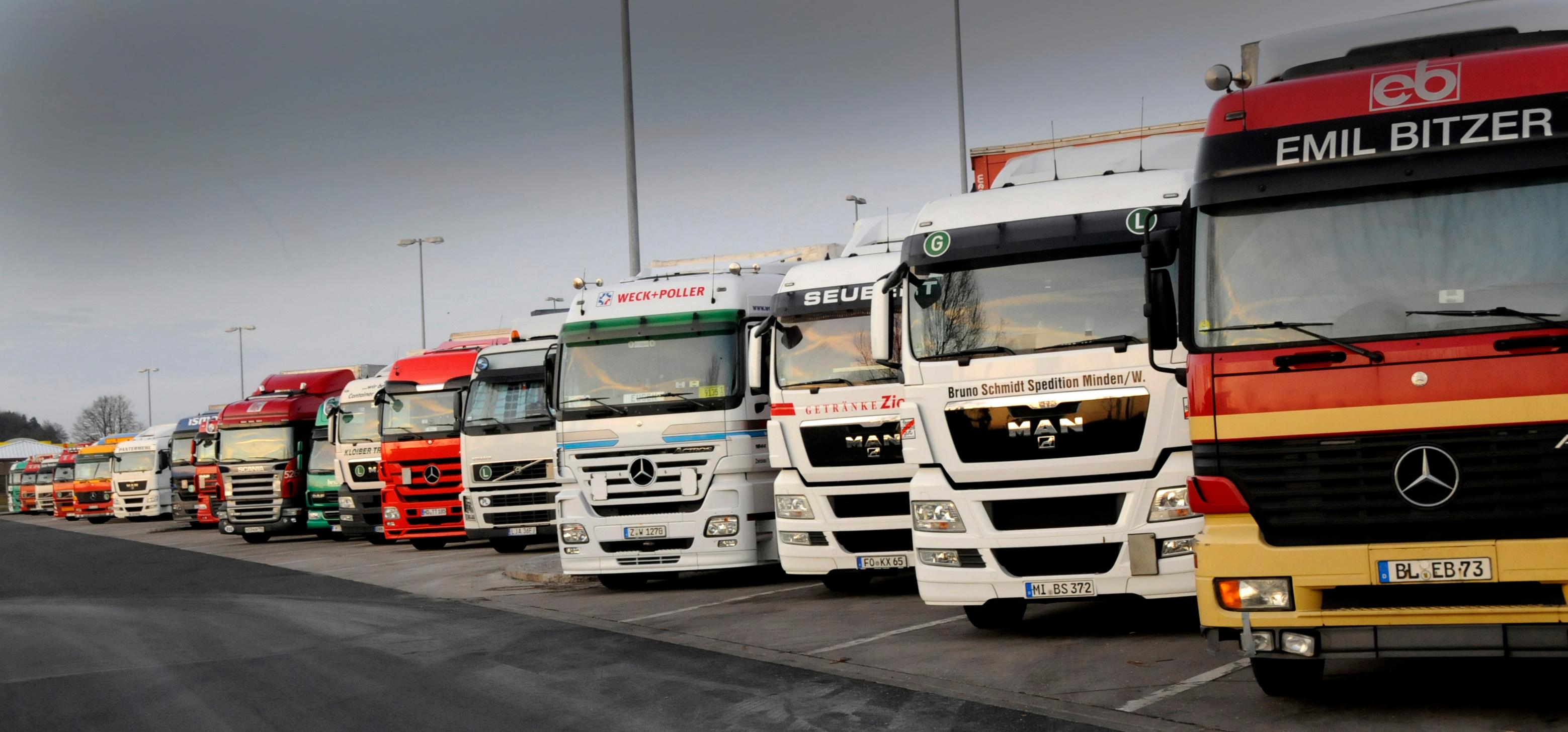Überfüllte Parkplätze sind auch entlang der A9 ein tägliches Hindernis für die Trucker. Auch an der Rastanlage Fränkische Schweiz/Pegnitz (Bild) ist oft kein Platz mehr frei.