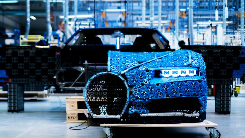 Der originale Bugatti Chiron bringt es auf eine Höchstgeschwindigkeit von 420 km/h, das aus Legosteinen konstruierte Modell aber...
