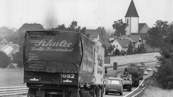 Kurvenreich war die unfallträchtige Gefällstrecke des Trockauer "Bremsbergs", wo die A9 vor dem sechsspurigen Ausbau nahe an den Häusern des Pegnitzer Ortsteils vorbeiführte.