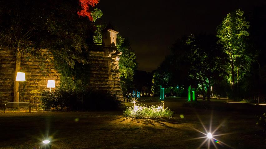 Lichtplaner der Fachhochschule Coburg haben Teile des Forchheimer Stadtparks mit der Valentini-Bastion in stimmungsvolles Licht getaucht.