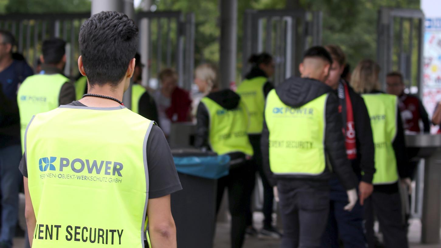 Mehr Power für den Club: Der neue Sicherheitsdienst hat bei den Fans beim ersten Heimspiel der neuen Saison Pluspunkte gesammelt. Mehr Power für den Club: Der neue Sicherheitsdienst hat bei den Fans beim ersten Heimspiel der neuen Saison Pluspunkte gesammelt.
