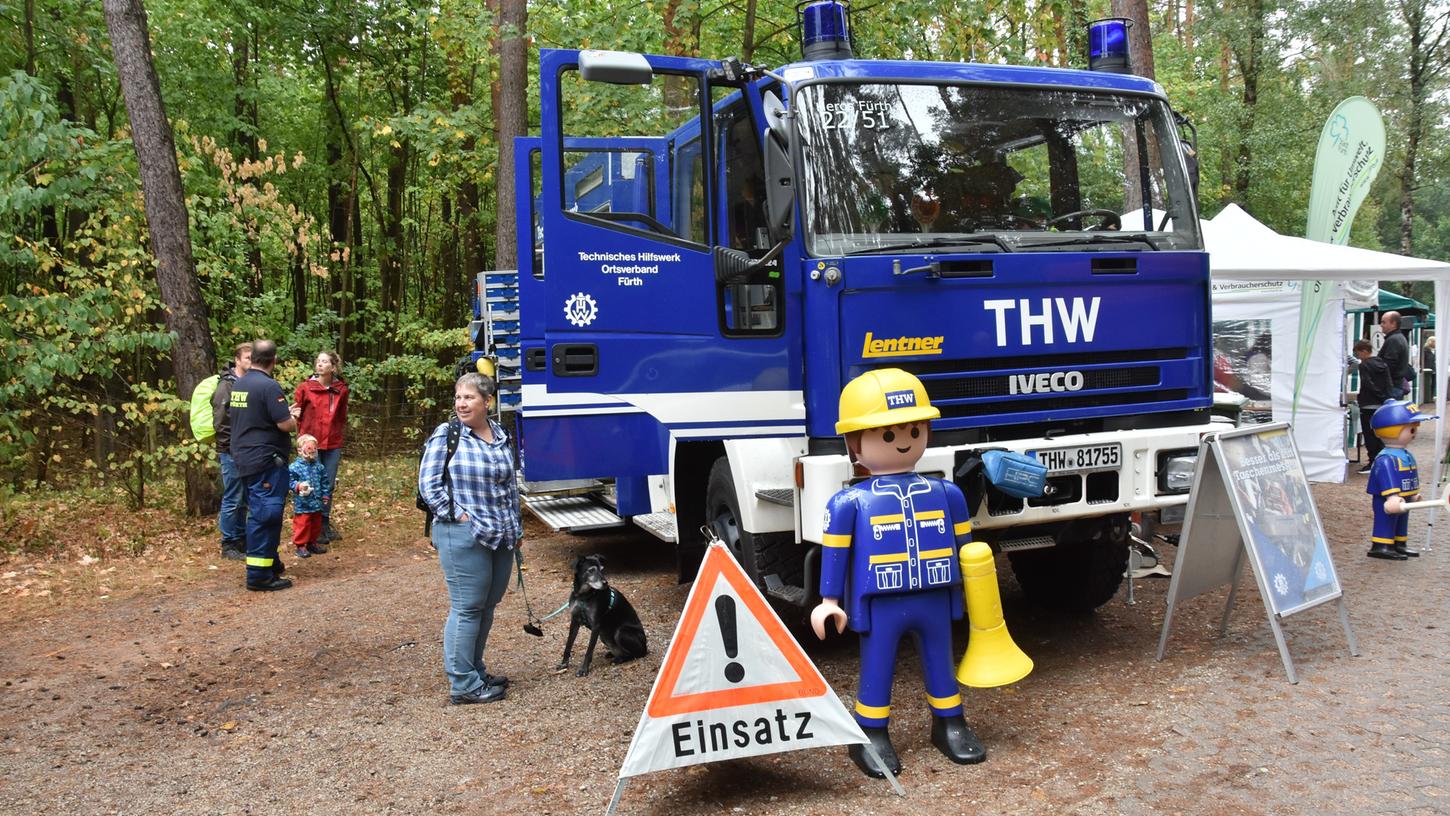 An Ständen informierten viele Vereine und Verbände über ihre Arbeit, die Natur und die heimische Tierwelt. An Ständen informierten viele Vereine und Verbände über ihre Arbeit, die Natur und die heimische Tierwelt.