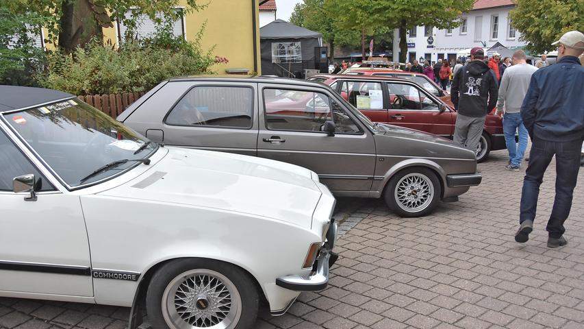 Moped, Mustang und Mercedes: Edle Karossen beim Oldtimer-Treffen in Puschendorf