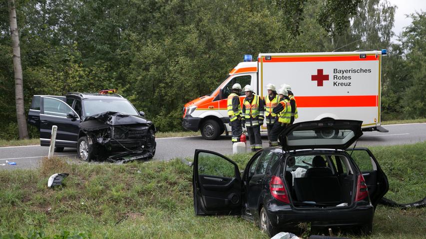 Frontalzusammenstoß bei Plößberg: Drei Personen schwer verletzt