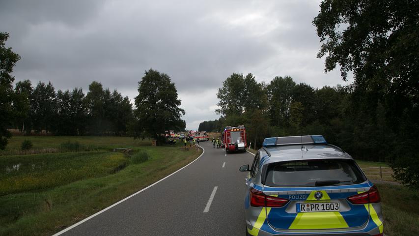 Frontalzusammenstoß bei Plößberg: Drei Personen schwer verletzt