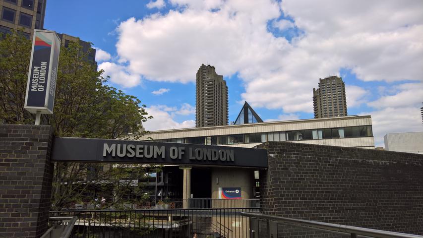Klimatisiert und kostenlos: Das Museum of London. Wer London-Souvenirs fernab von fernöstlichem Plastikschrott sucht, wird im Museumsshop bestimmt fündig.