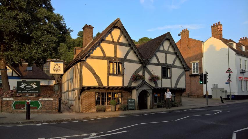 Von den Römern ist in Winchester nicht mehr viel zu sehen, aber aus dem späten Mittelalter ist noch was da: zum Beispiel diese Fachwerkhaus, in dem heute ein gutbürgerliches Restaurant beheimatet ist.
