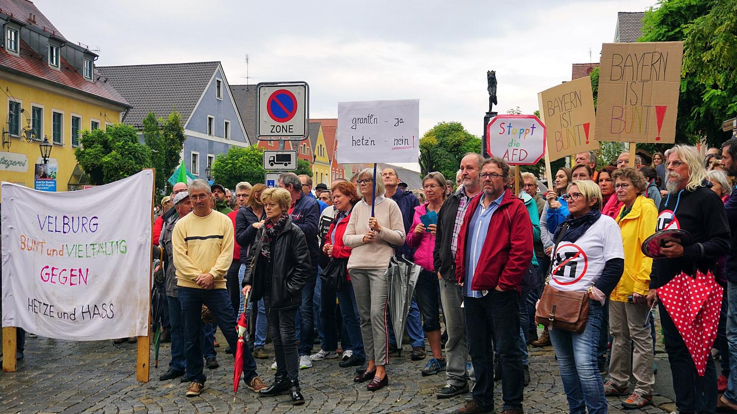 Velburg setzt ein Zeichen gegen Intoleranz und Hass Velburg setzt ein Zeichen gegen Intoleranz und Hass