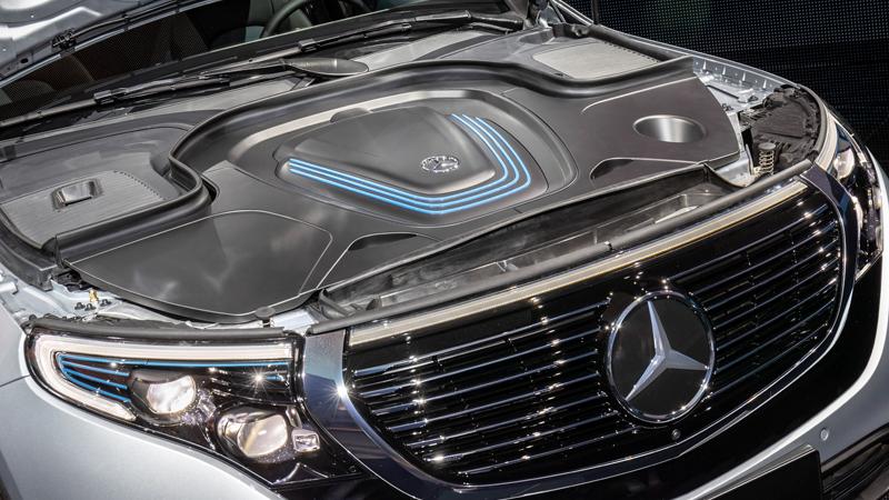 Was für ein Auto: Mercedes EQC auf Tesla-Pirsch