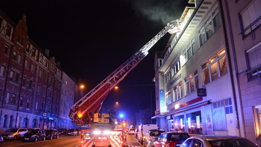 Notruf in der Nacht: Küche in Fürth gerät in Brand
