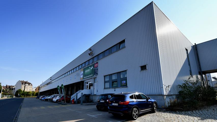 Das Eckige, in dem das Runde rollt: 2010 wurde aus dem alten Quelle-Logistikzentrum nahe der Fürther Straße die "Kickfabrik".