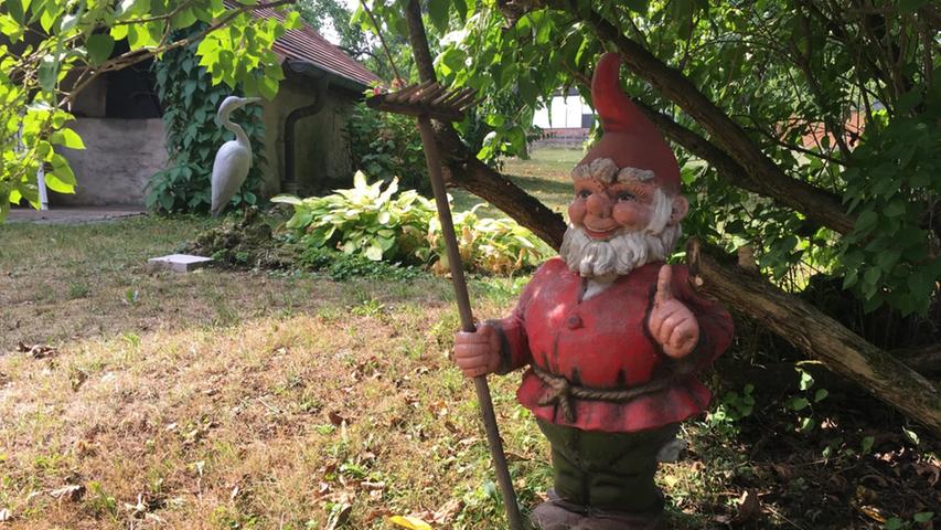 Jetzt noch ein paar Impressionen von unterwegs: mit NaturalArt-Appeal und etwas weihnachtlichem Vorgeschmack sowie einem versteckten Zwerg und einem plakativen Gruß aus Burggaillenreuth.