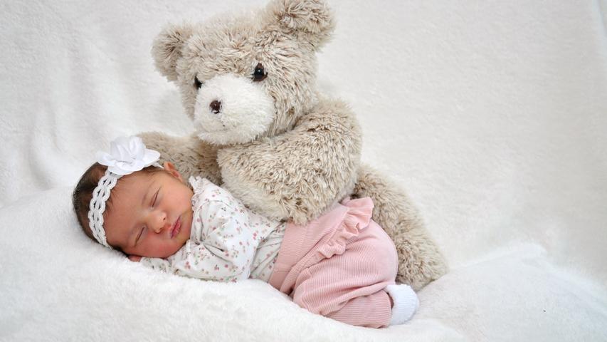 Hach, wie putzig! Ela Seven ist seit dem 4. September auf der Welt. Sie wurde mit 2990 Gramm und 50 Zentimetern im Klinikum Hallerwiese geboren.