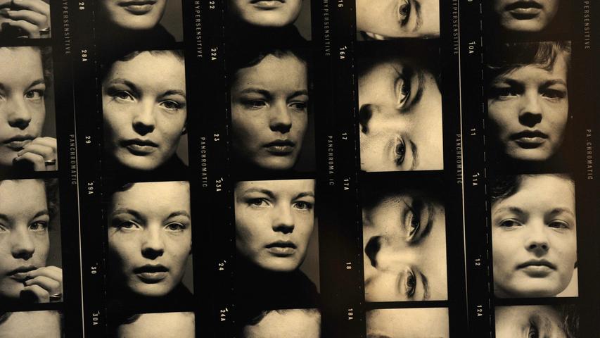 Der Kontaktabzug einer Fotoserie, die der deutsche Fotograf F.C. Gundlach 1961 mit Romy Schneider aufnahm.