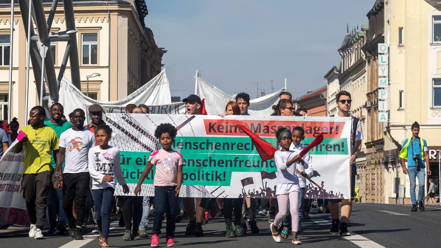 Nach Angaben des Bayerischem Flüchtlingsrats sorge die Ansiedlung mehrerer Behörden in einer Anker-Einrichtung nicht dafür, dass die Verfahren effizienter werden.