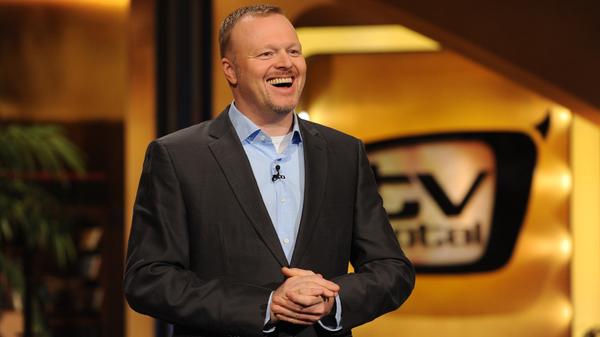 Blickt man streng auf die Einschaltquoten von "TV total", dann zählt die Late-Night-Show bei Weitem nicht zu den erfolgreichsten TV-Formaten des 21. Jahrhunderts. Im Jahr 2000 feierte die zwischen 1999 und 2015 gesendete Sendung mit Stefan Raab ihren größten Erfolg, als durchschnittlich noch 3,21 Millionen Personen am späten Abend für die ProSieben-Sendung dranblieben. Trotzdem war "TV total" für ProSieben von unschätzbarem Wert. Mit Stefan Raab hatte der Kanal ein Sendergesicht und einen kreativen Kopf, der aus "TV total" quotenstarke Eventshows wie die "Wok-WM" oder das "TV total Turmspringen" auskoppelte. Allein 14 verschiedene sportliche Ableger generierte Raab von seiner kultgewordenen Late-Night-Show in 2303 Ausgaben. Aus Sicht des Zuschauerinteresses war gegen Ende jedoch die Luft raus, sodass Raab den Absprung noch zur rechten Zeit schaffte. Viele Fans trauern dem Format trotzdem noch heute nach.