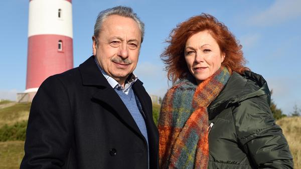 "Stubbe ist zurück", hieß es Ende 2017 in einer Pressemitteilung, als das Zweite ein Special mit Wolfgang Stumph ankündigte, in der dieser wieder seine alte Rolle spielen sollte. 1995 strahlte das ZDF erstmals "Stubbe" aus. Das Format hielt sich bis 2013 und war zu seiner Zeit eine der erfolgreichsten ZDF-Serien überhaupt. Regelmäßig schalteten über sechs Millionen Menschen ein, um dem ruhigen und humorvollen Kommissar "Stubbe" bei seiner Art über die Schulter zu schauen. Die Krimiserie kam ohne viel Action aus, dafür war "Stubbe" besonders einfühlsam gegenüber den Fällen und seinen Protagonisten. Die Zuschauer schätzten es.