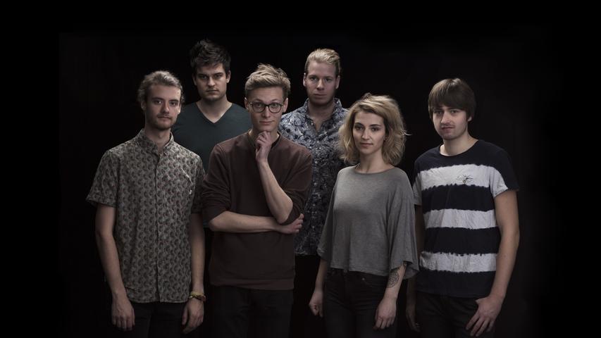 Leak durchstreift nach Belieben das Land von Post-Rocky-Pop-And-Hip-Prog-Electronica. Spielort: Kantine gegenüber dem K4 Künstlerhaus - Spielzeit: 19.30 Uhr. Leak durchstreift nach Belieben das Land von Post-Rocky-Pop-And-Hip-Prog-Electronica. Spielort: Kantine gegenüber dem K4 Künstlerhaus - Spielzeit: 19.30 Uhr.