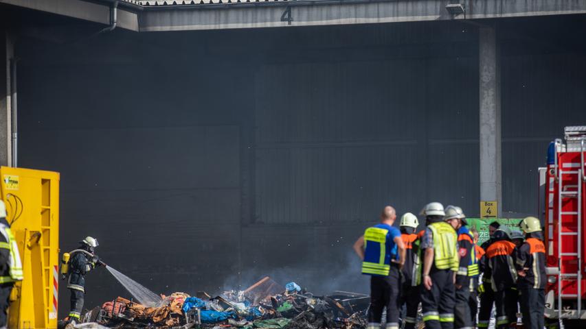 Brand in Hilpolsteiner Mülldeponie ruft Feuerwehr auf Plan