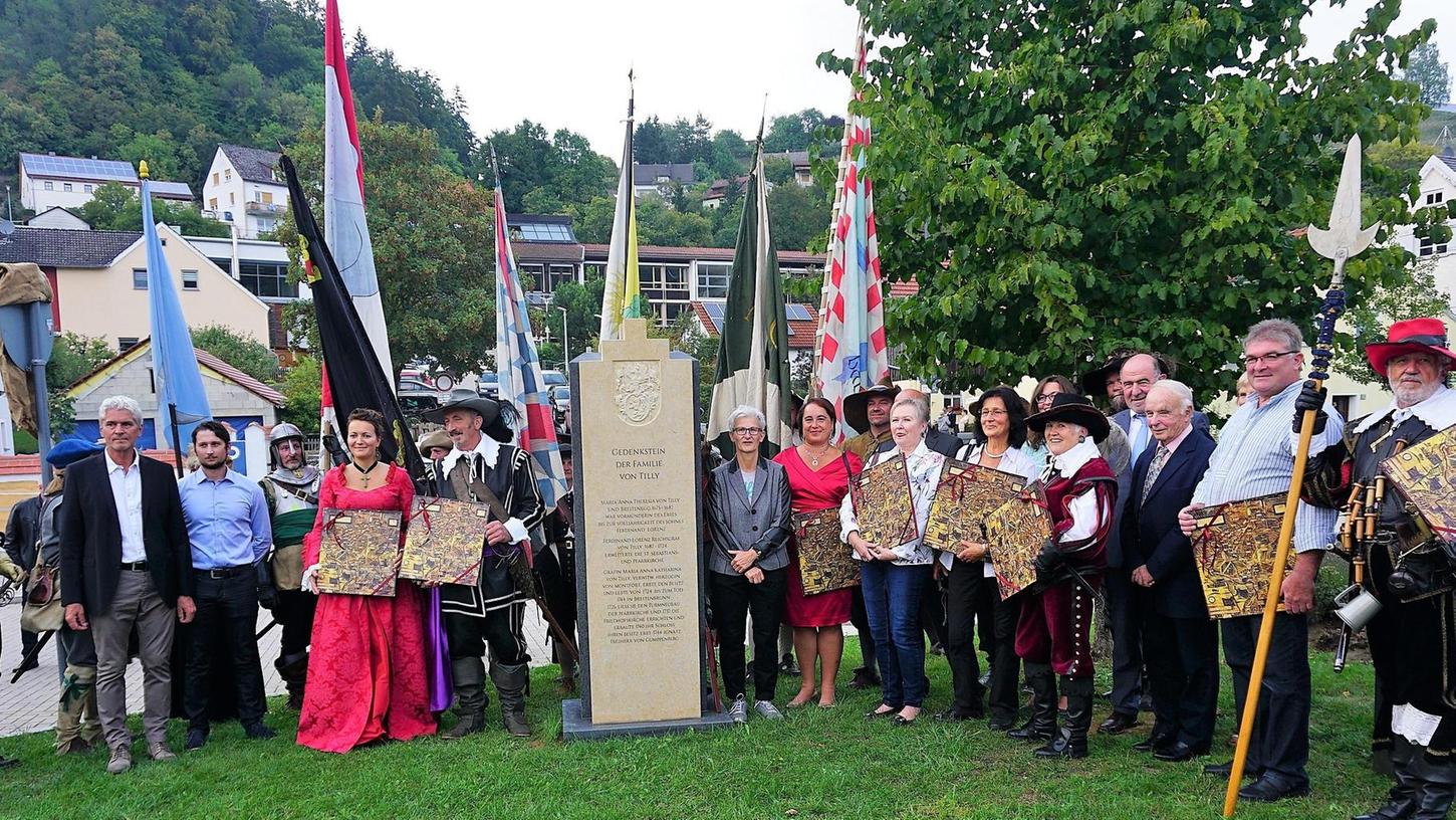 Breitenbrunn: Tilly-Denkmal auf Verkehrsinsel enthüllt