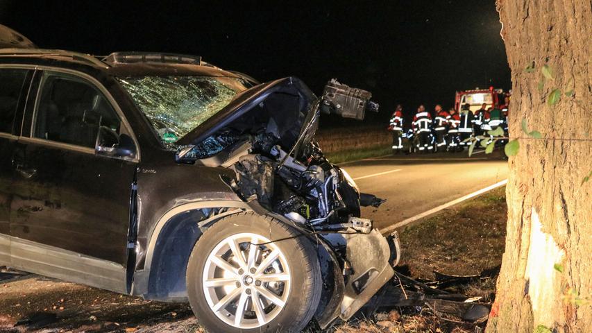 Tödlicher Unfall im Landkreis Bamberg: Auto kracht gegen Baum
