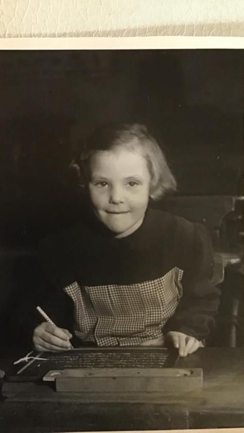 Eine Einschulung, die schon lange zurück liegt: Monika Stiefler-Byrd war 1951 Erstklässlerin in der St. Gangolfschule in Bamberg.