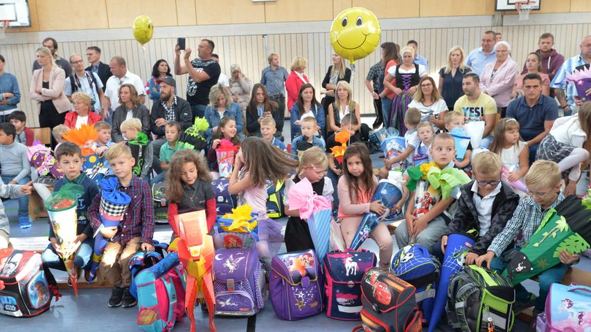 In der Turnhalle der Grundschule an der Bräugasse wurde es mit den versammelten Familien und Kindern ganz schön voll.