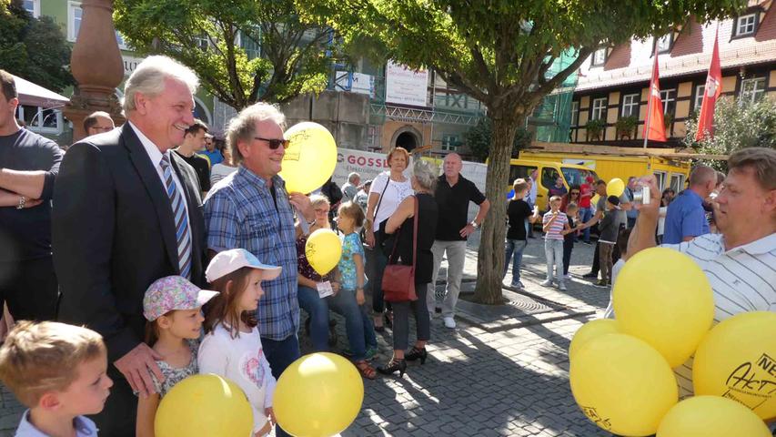 Schulstart in Neustadt: Bunte Luftballons und viele Schultüten