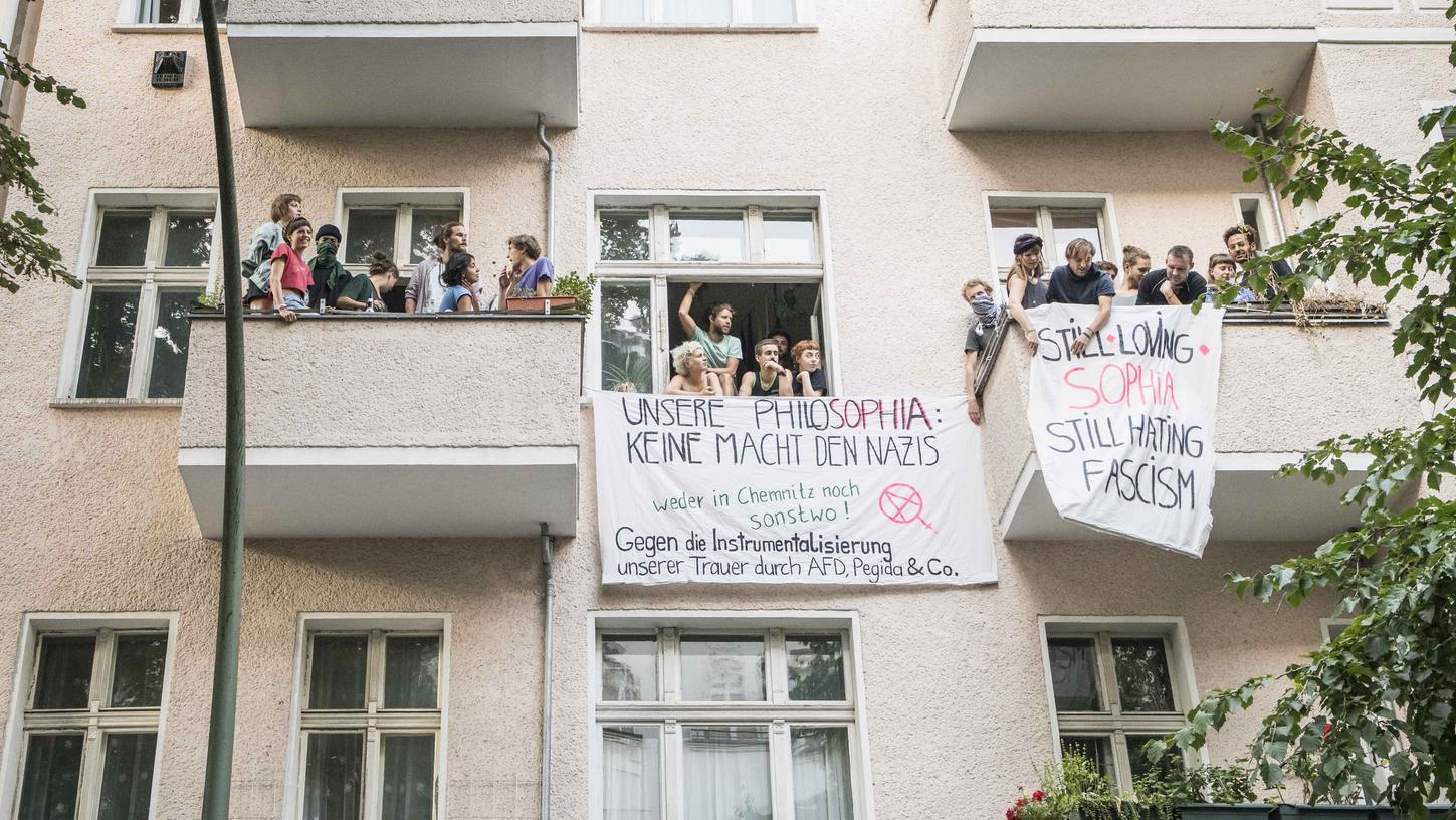 Plakat mit Sophia L. bei rechter Demo: Familie wehrt sich