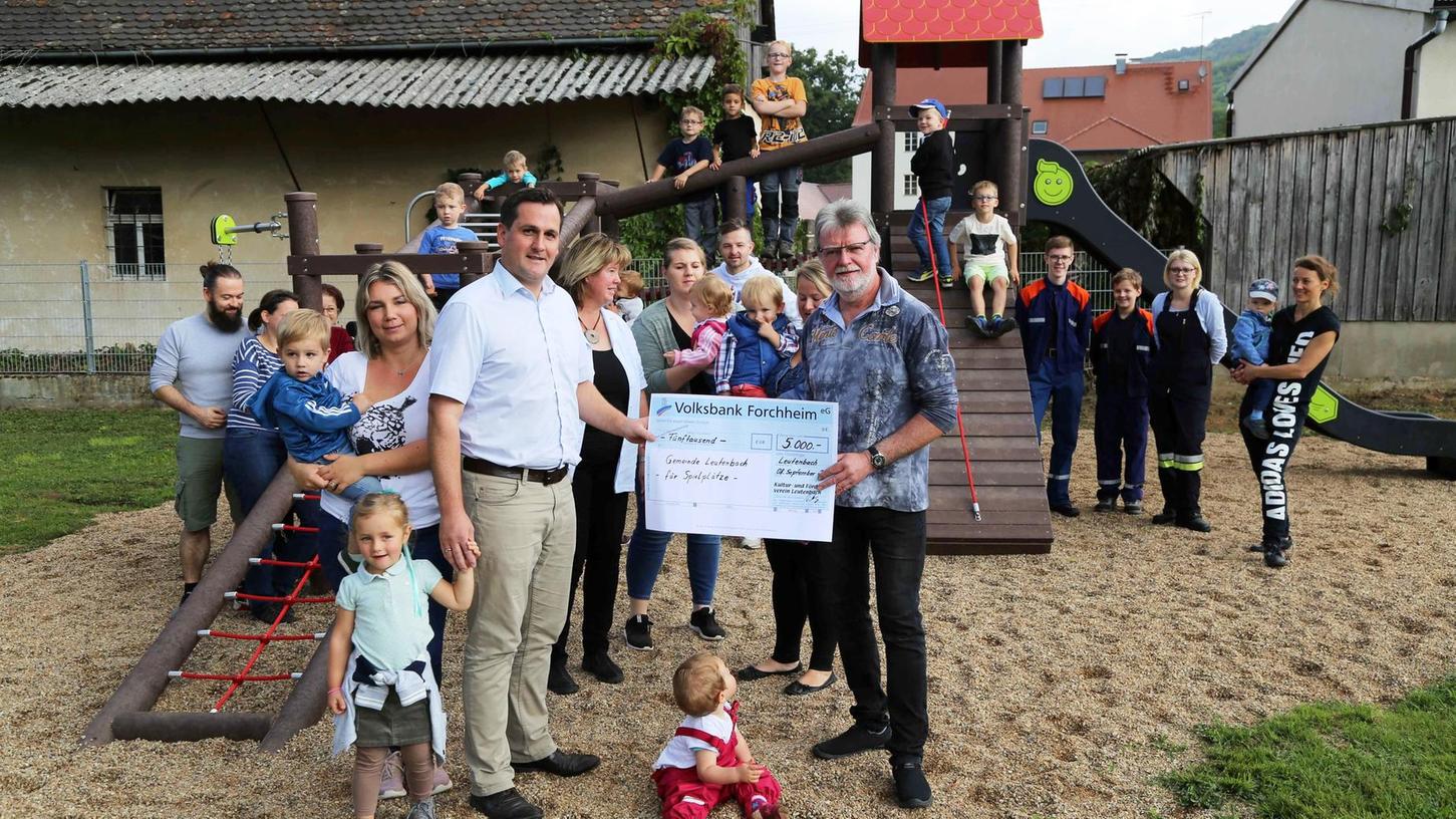 Der Spielplatz in Leutenbach wurde für 30 000 Euro aufgemöbelt. Mit 5000 Euro hat der Kultur- und Förderverein das Projekt unterstützt.