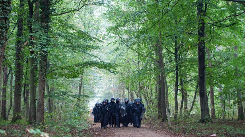 Aktivisten im Hambacher Forst: Fotos von der Räumung