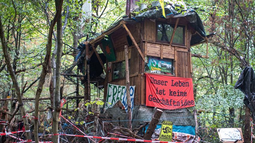 Aktivisten im Hambacher Forst: Fotos von der Räumung