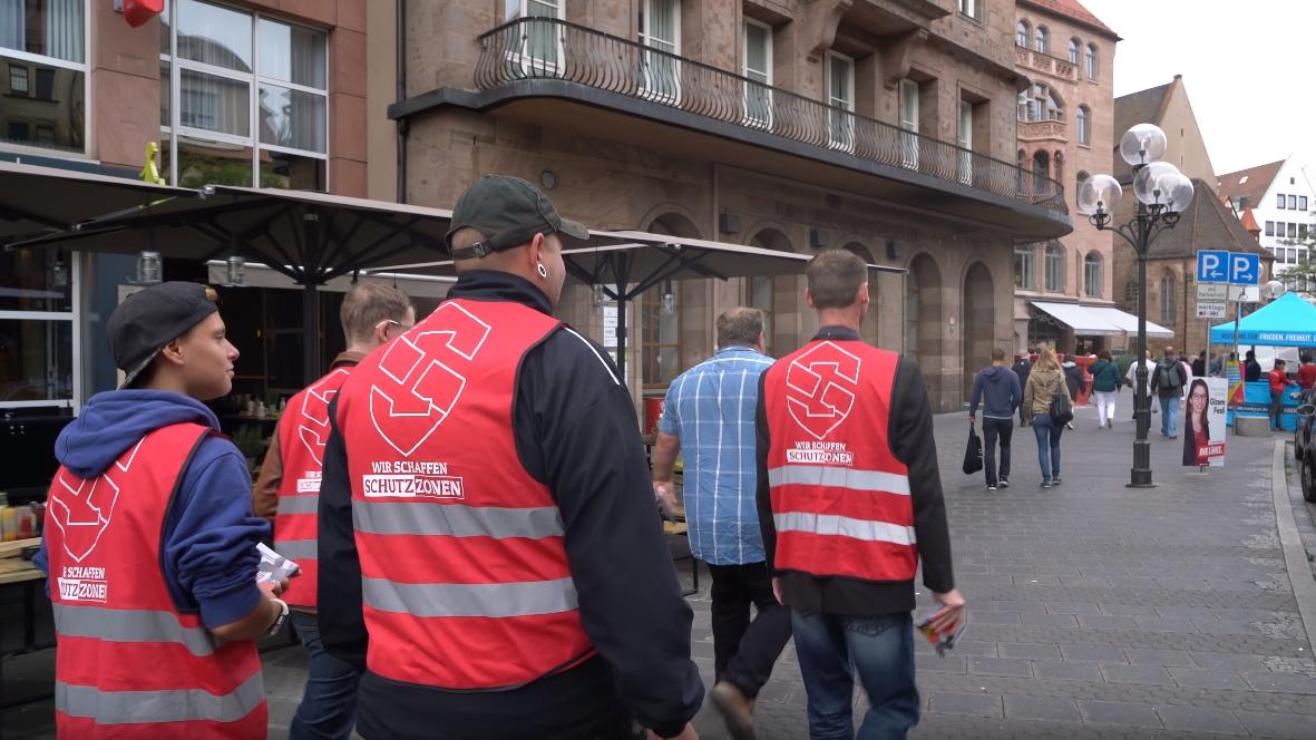 Auch durch Nürnberg zog eine selbst ernannte "Bürgerwehr". Der Stadtrat lehnte dies entschieden ab.