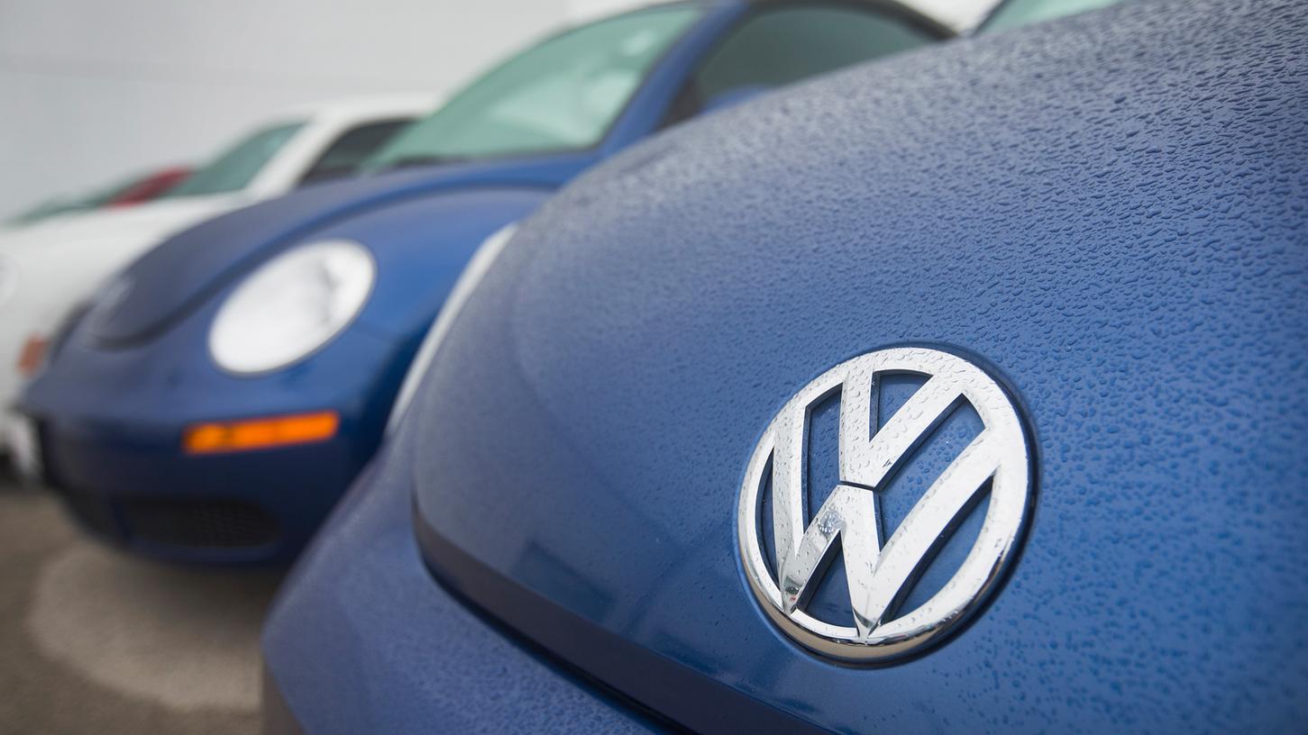 "Der Verlust des Beetle nach drei Generationen und fast sieben Jahrzehnten wird unter den treuen Beetle-Fans starke Emotionen hervorrufen", erklärte der Nordamerika-Chef von Volkswagen, Hinrich Woebcken.